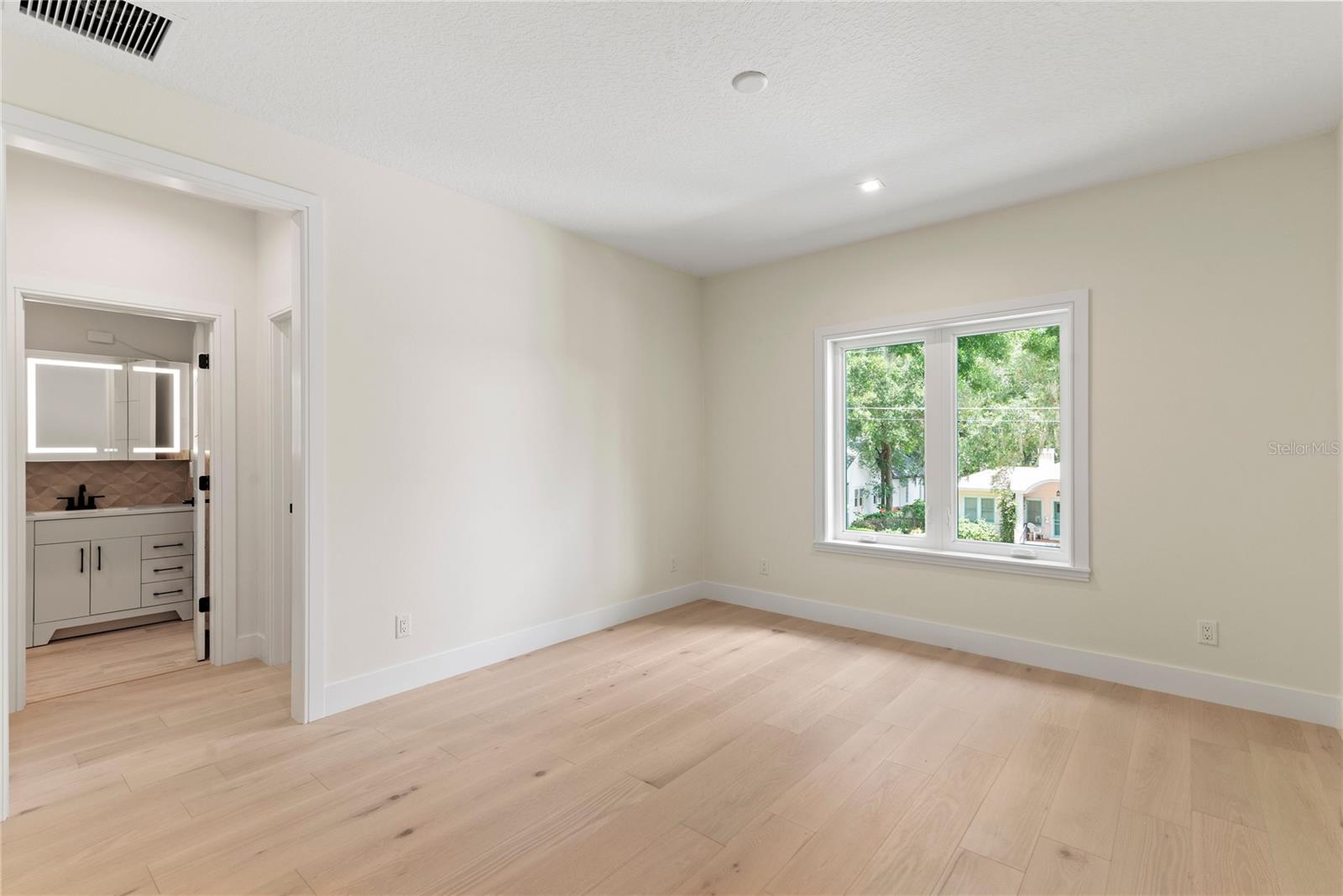 1620 S EOLA Dr ORLANDO, FL 32806