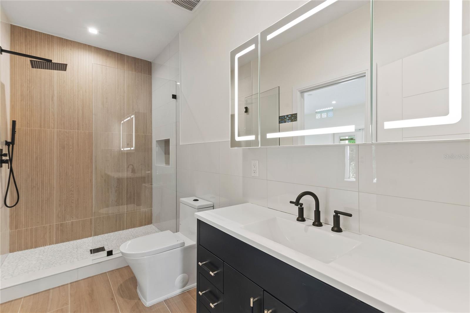 1620 S EOLA Dr ORLANDO, FL 32806