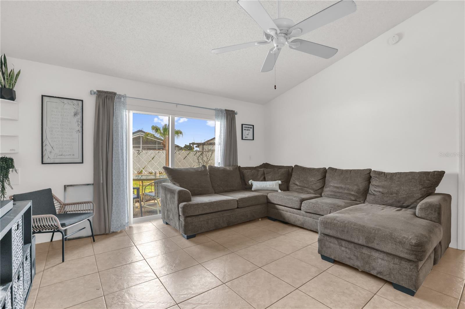 115 CORALWOOD Cir KISSIMMEE, FL 34743