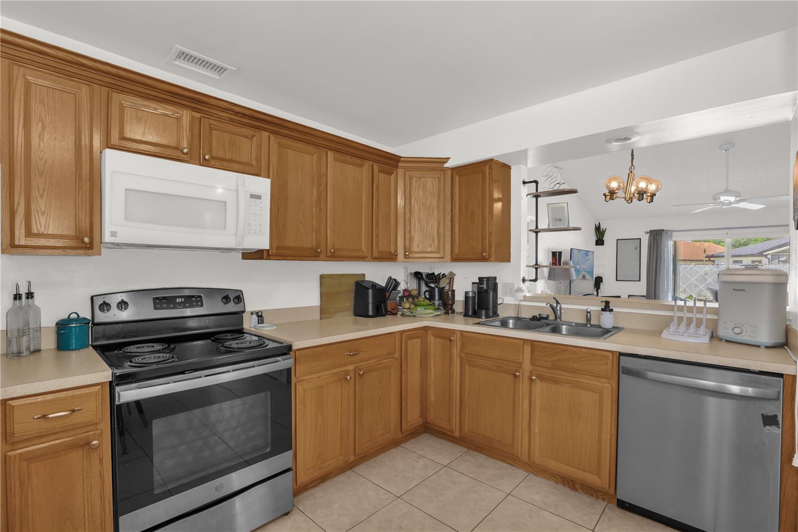 115 CORALWOOD Cir KISSIMMEE, FL 34743
