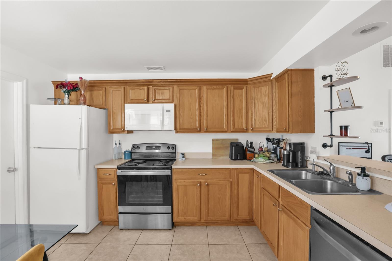 115 CORALWOOD Cir KISSIMMEE, FL 34743