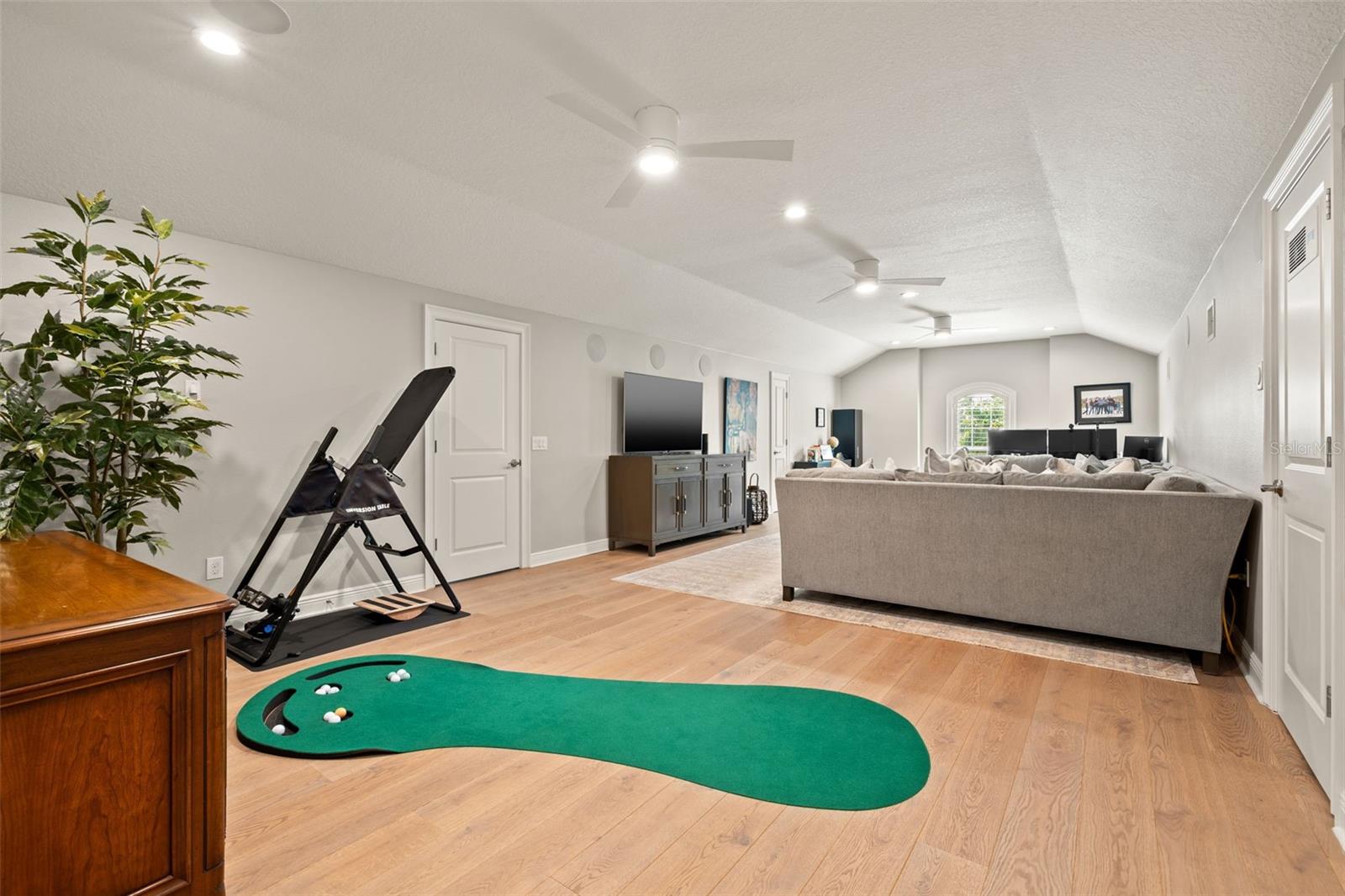 1210 MONTEREY Blvd ST PETERSBURG, FL 33704