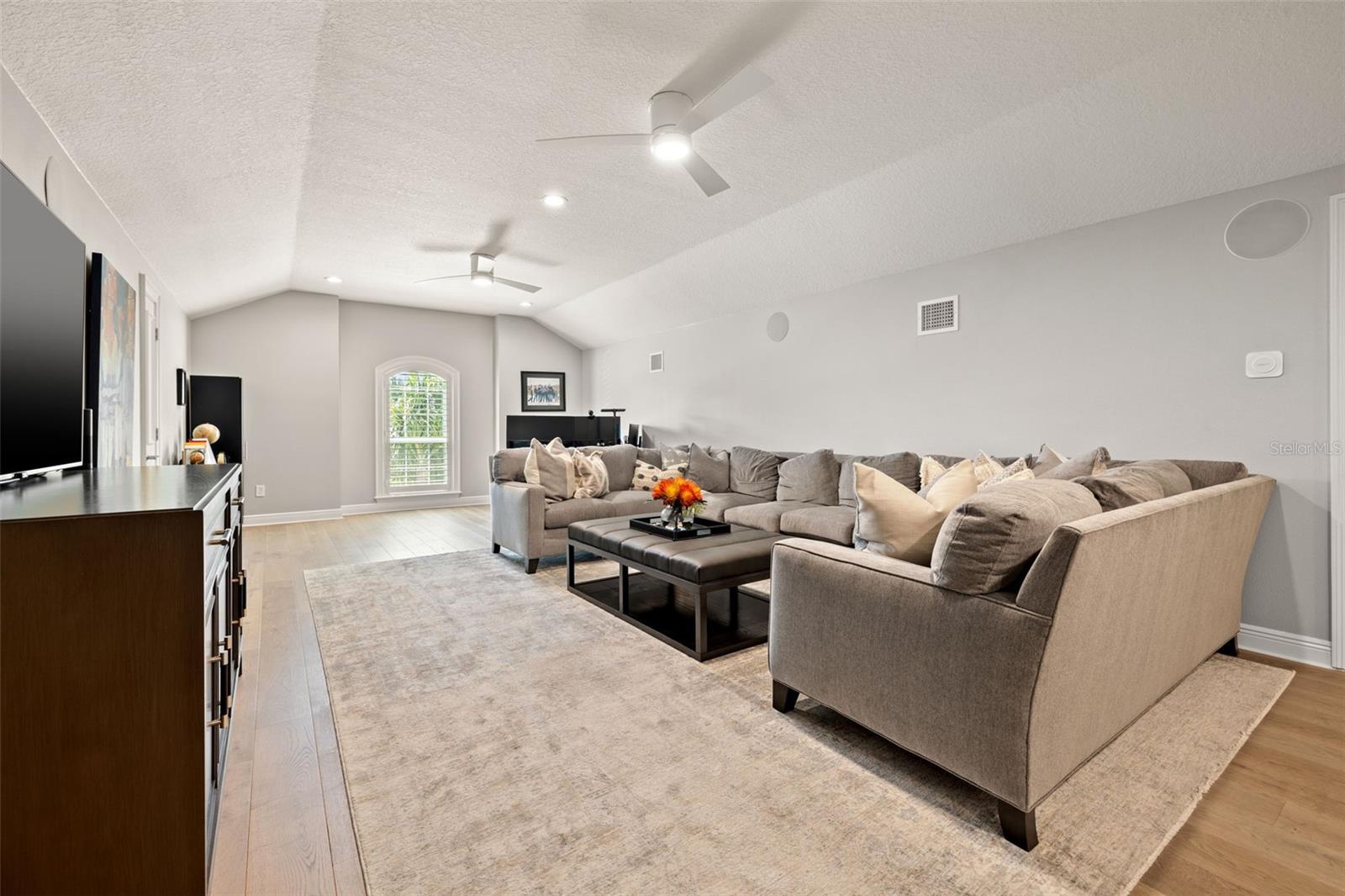 1210 MONTEREY Blvd ST PETERSBURG, FL 33704