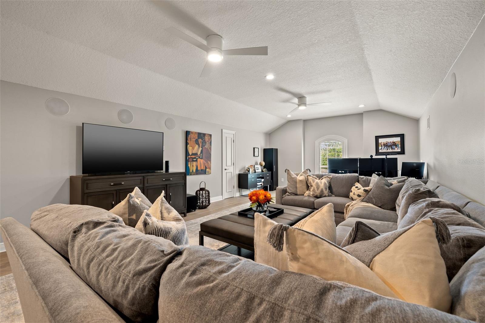 1210 MONTEREY Blvd ST PETERSBURG, FL 33704