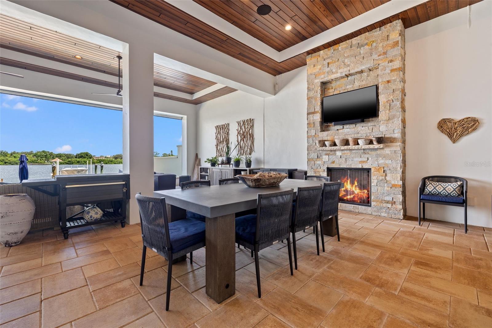 1210 MONTEREY Blvd ST PETERSBURG, FL 33704