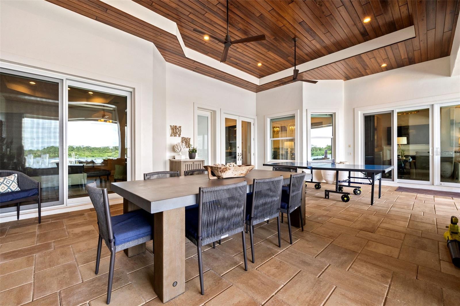 1210 MONTEREY Blvd ST PETERSBURG, FL 33704