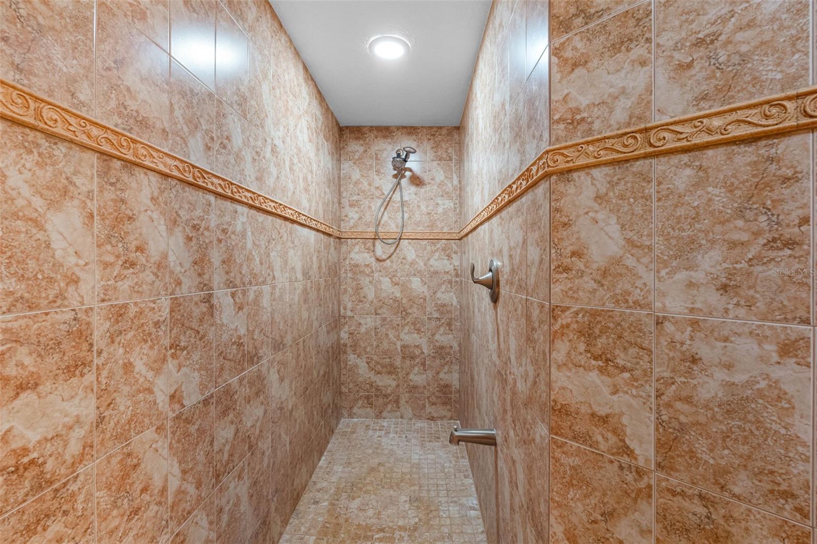 11401 THONOTOSASSA Rd THONOTOSASSA, FL 33592