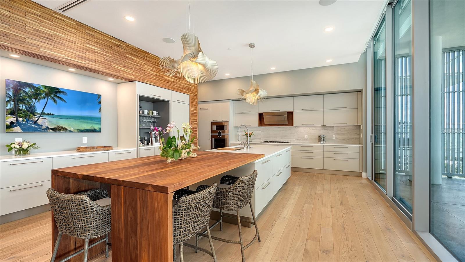 605 S GULFSTREAM Ave #12 SARASOTA, FL 34236