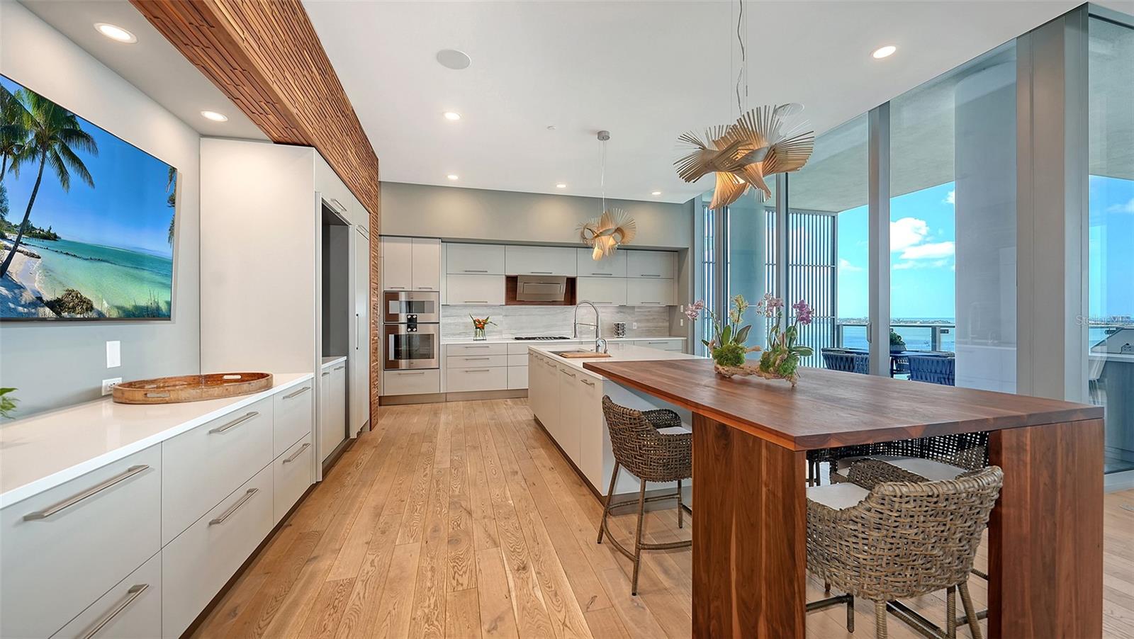 605 S GULFSTREAM Ave #12 SARASOTA, FL 34236