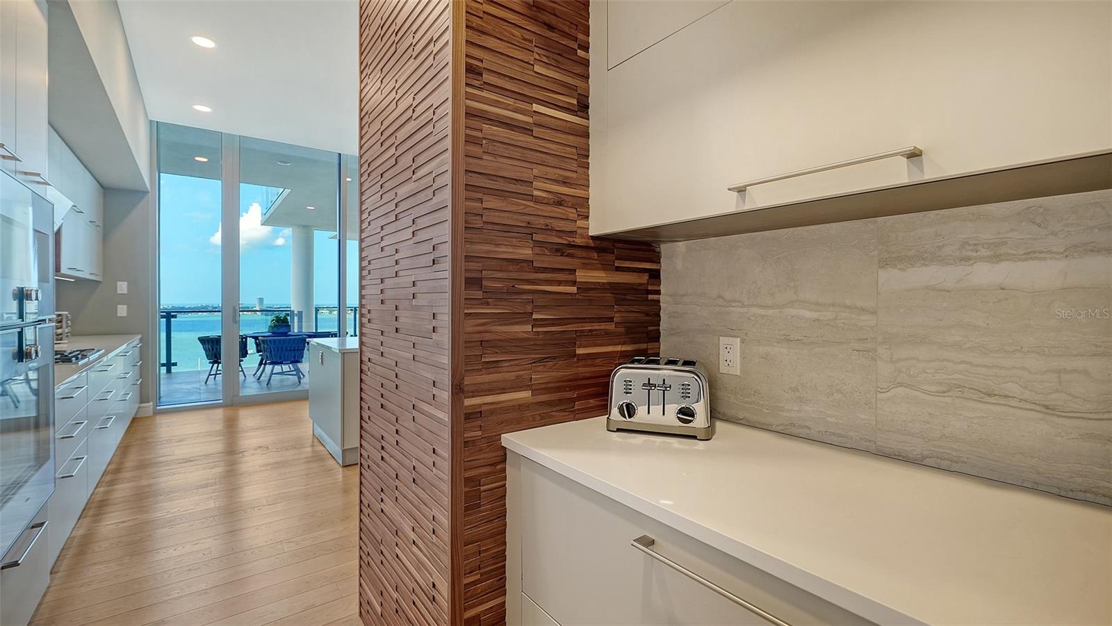 605 S GULFSTREAM Ave #12 SARASOTA, FL 34236