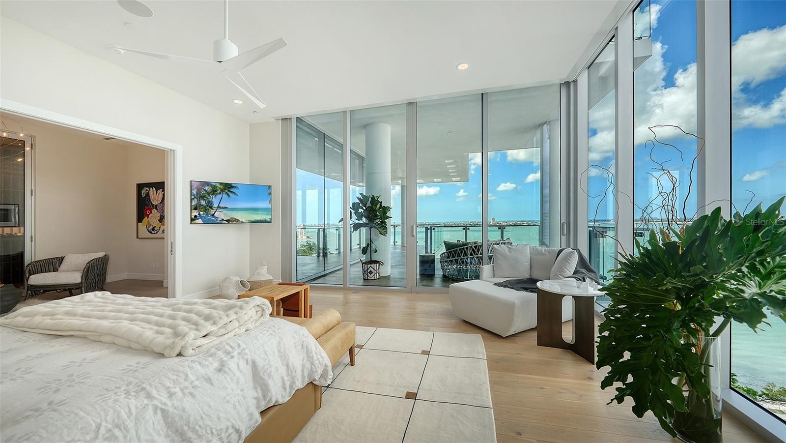 605 S GULFSTREAM Ave #12 SARASOTA, FL 34236