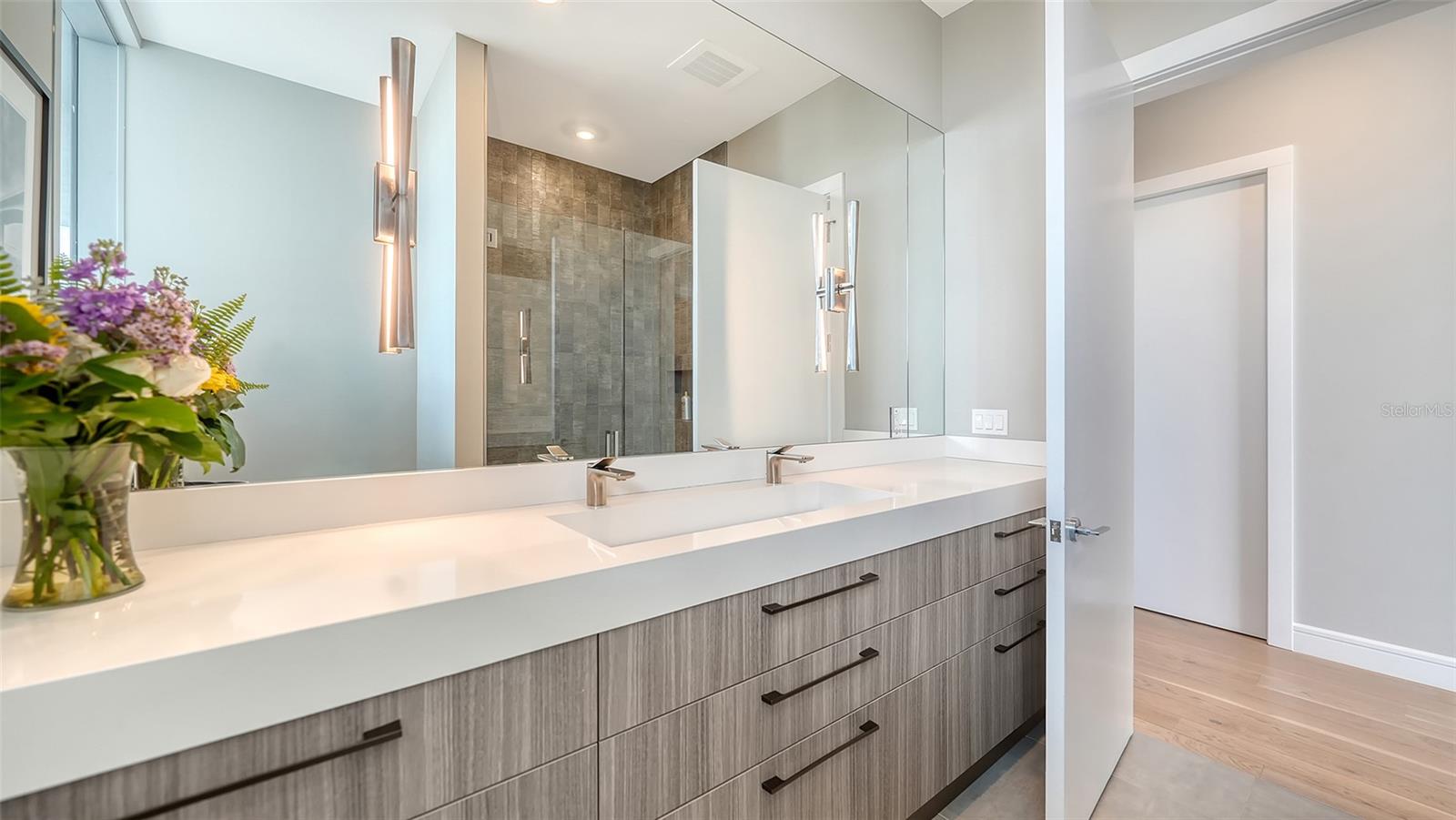 605 S GULFSTREAM Ave #12 SARASOTA, FL 34236