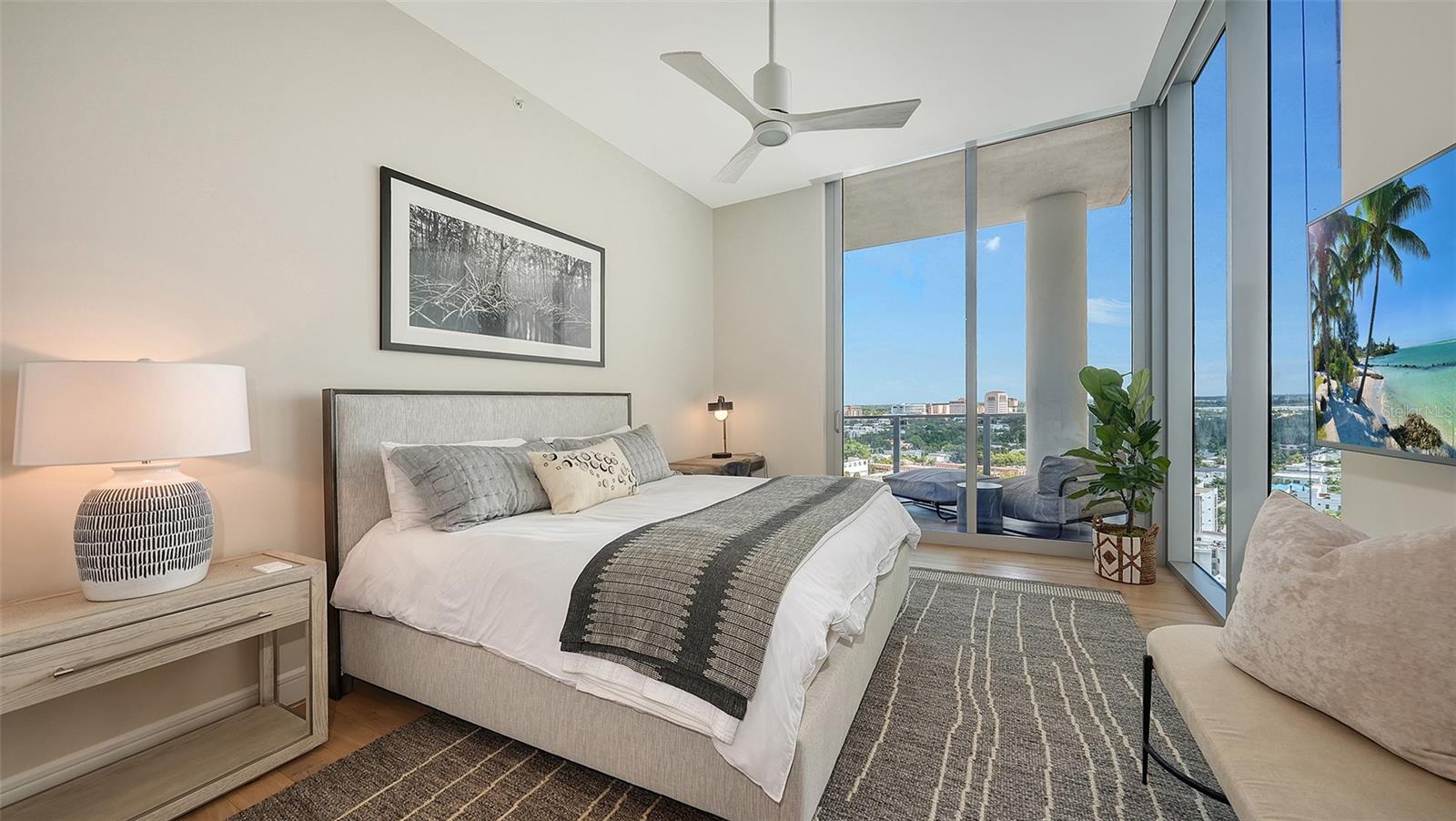 605 S GULFSTREAM Ave #12 SARASOTA, FL 34236