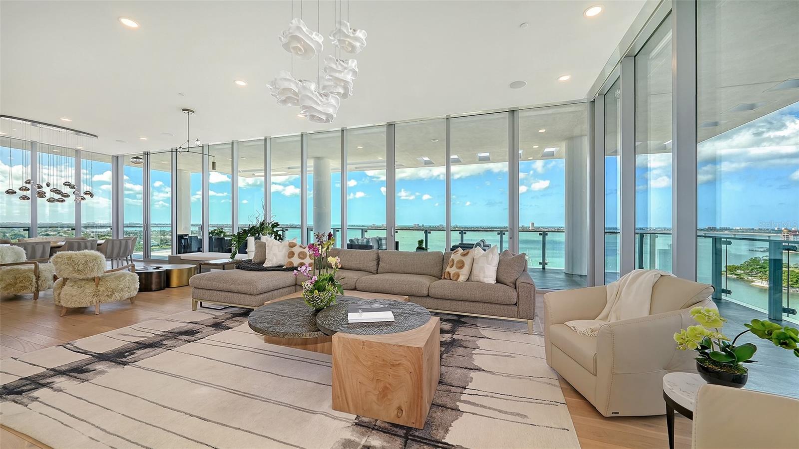 605 S GULFSTREAM Ave #12 SARASOTA, FL 34236