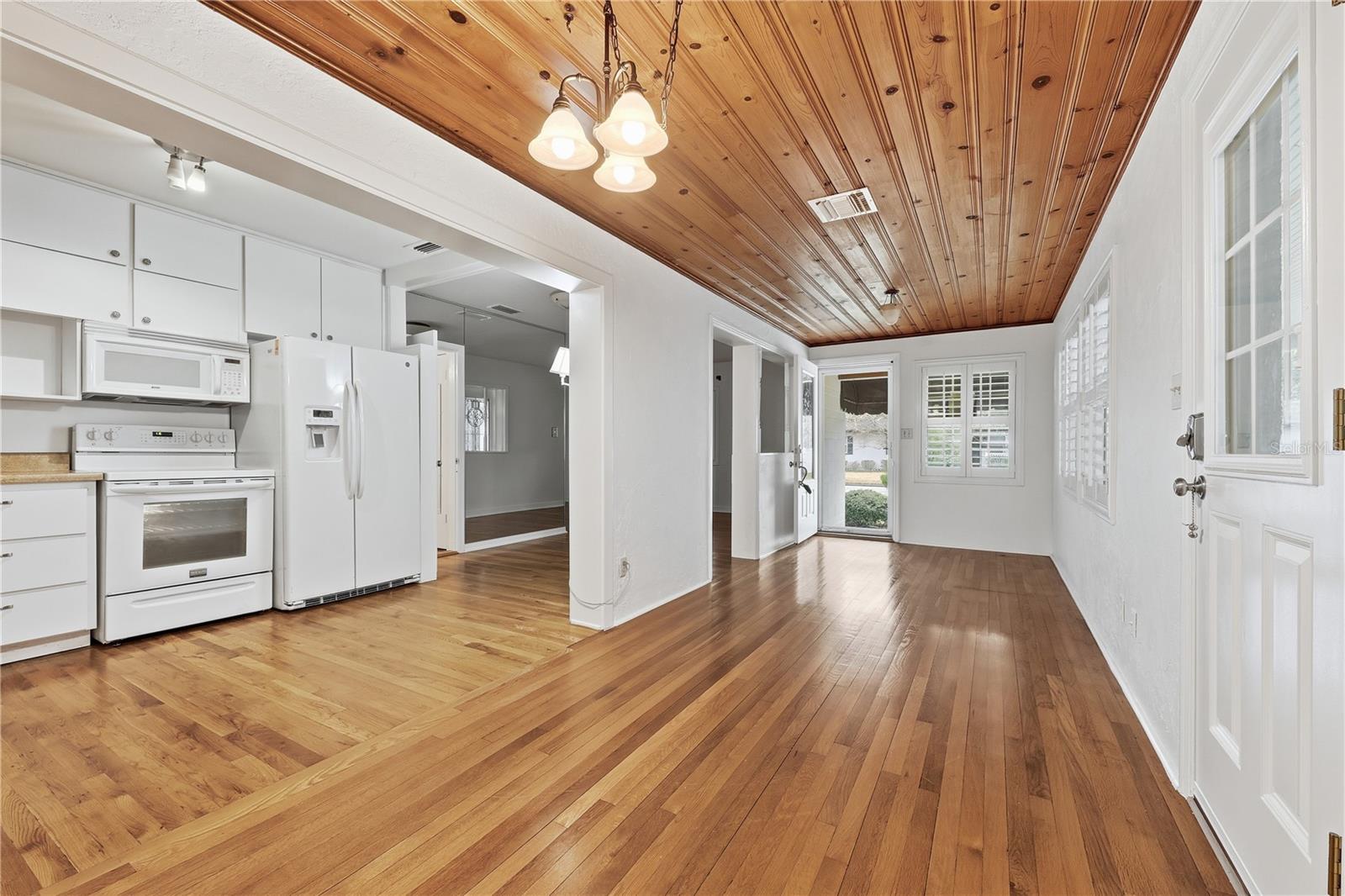 2503 JAMIE Cir ORLANDO, FL 32803