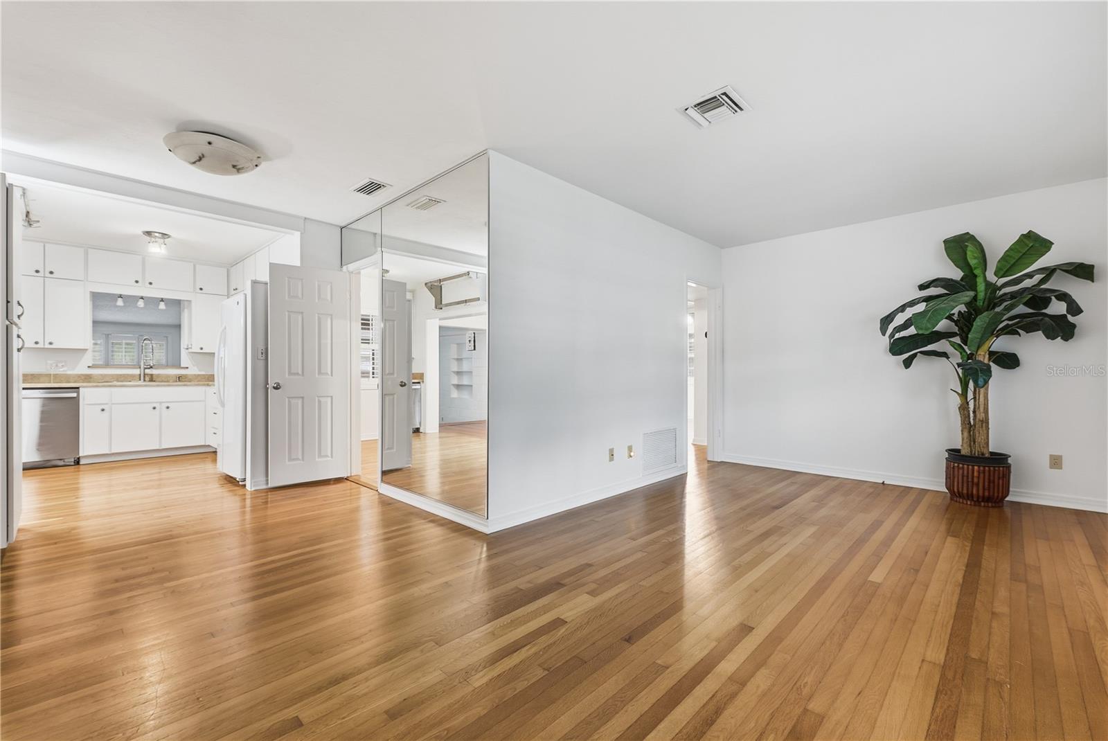 2503 JAMIE Cir ORLANDO, FL 32803