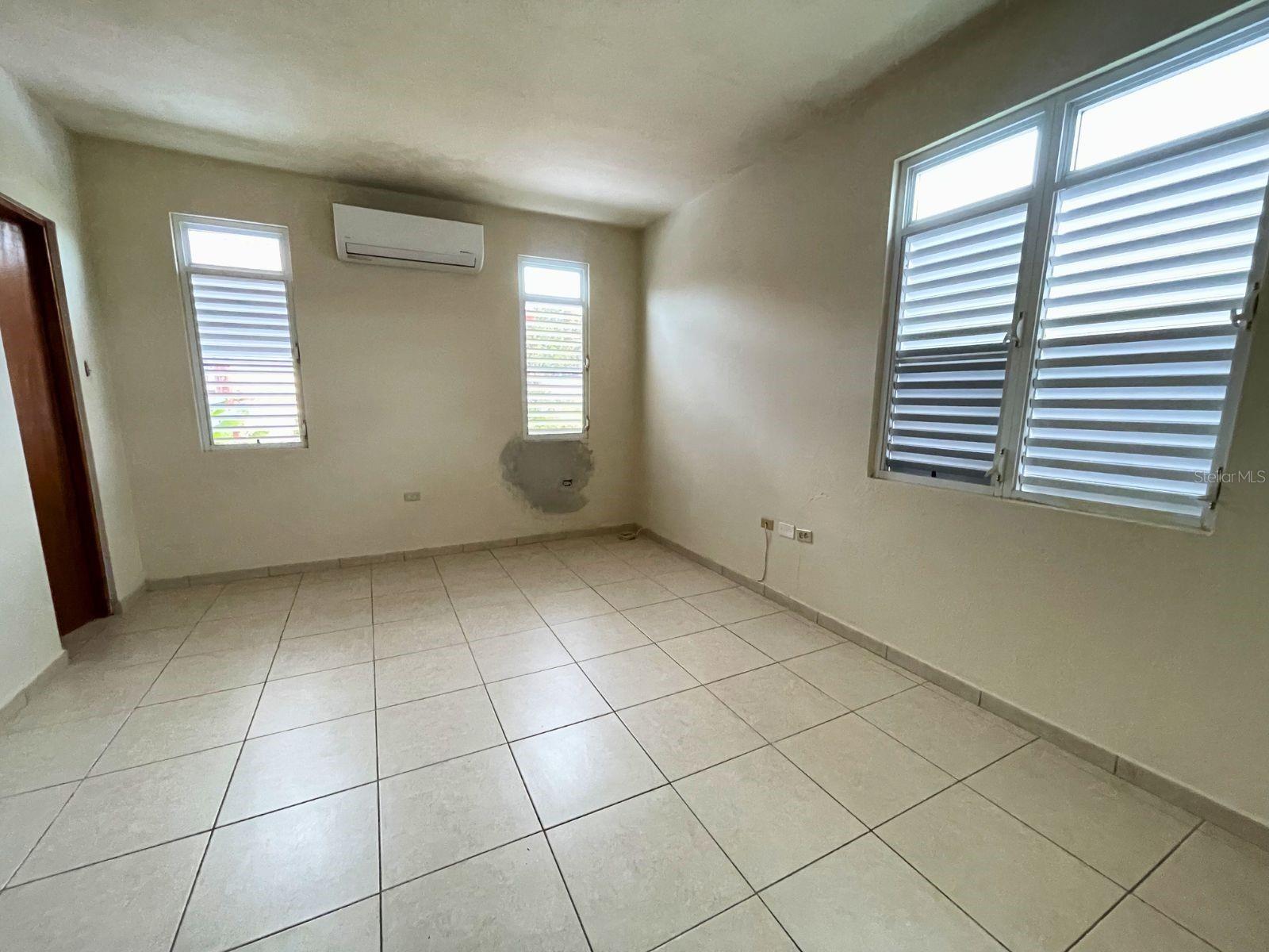 2ND FL SECTOR LA ROCA CALLE ORCA #124 FAJARDO, PR 00738