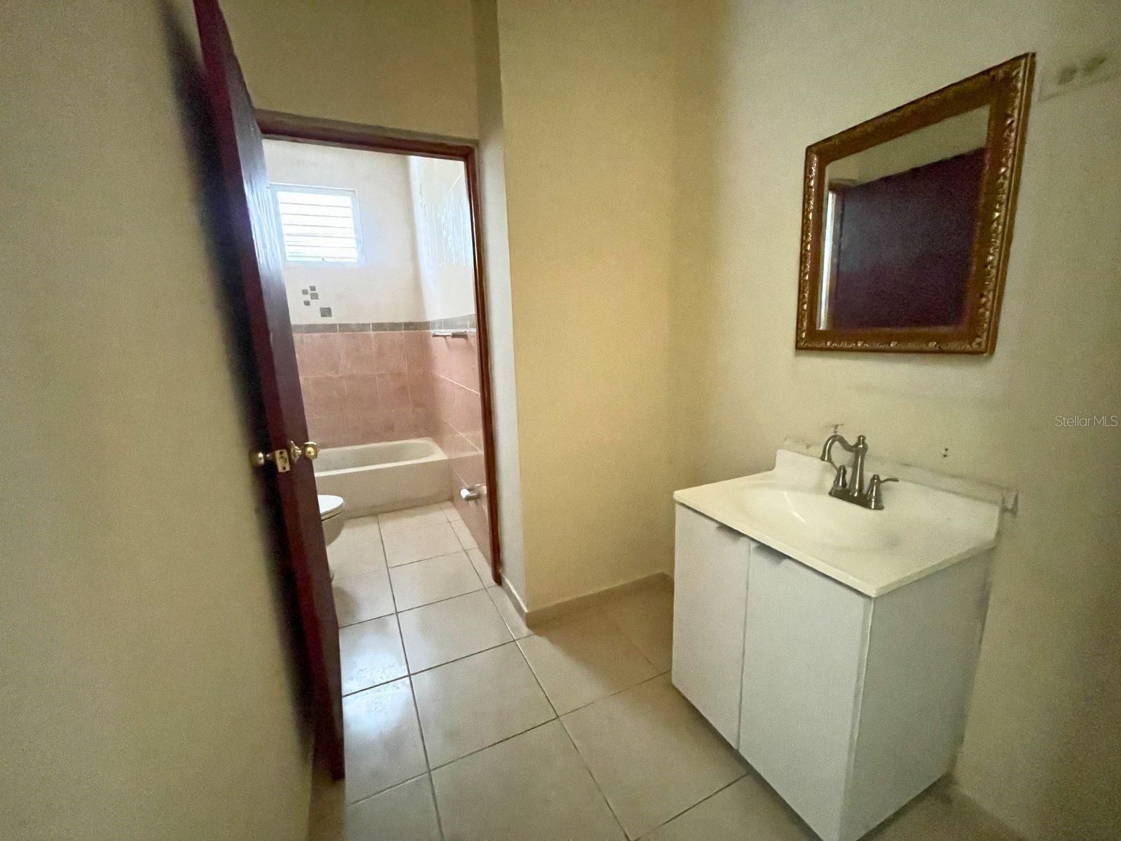 2ND FL SECTOR LA ROCA CALLE ORCA #124 FAJARDO, PR 00738