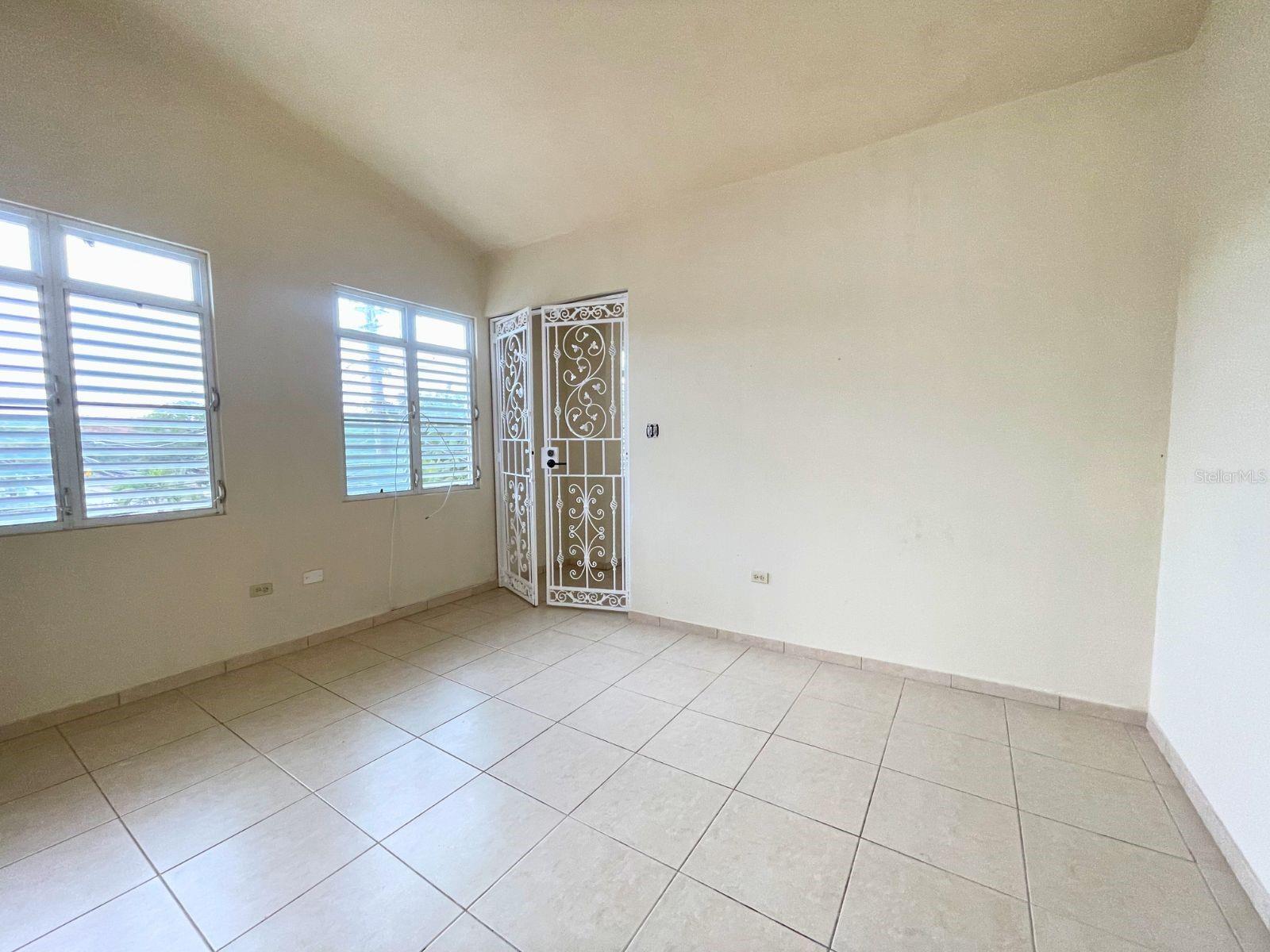 2ND FL SECTOR LA ROCA CALLE ORCA #124 FAJARDO, PR 00738