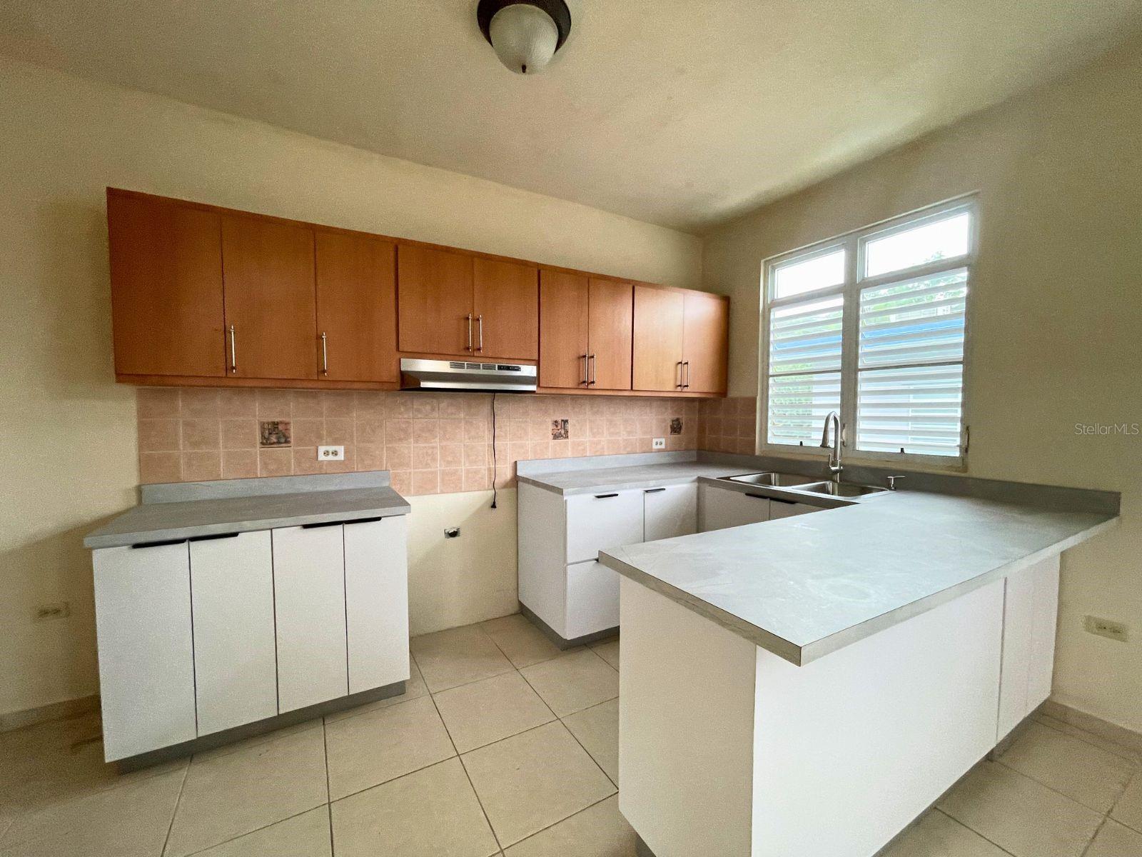 2ND FL SECTOR LA ROCA CALLE ORCA #124 FAJARDO, PR 00738