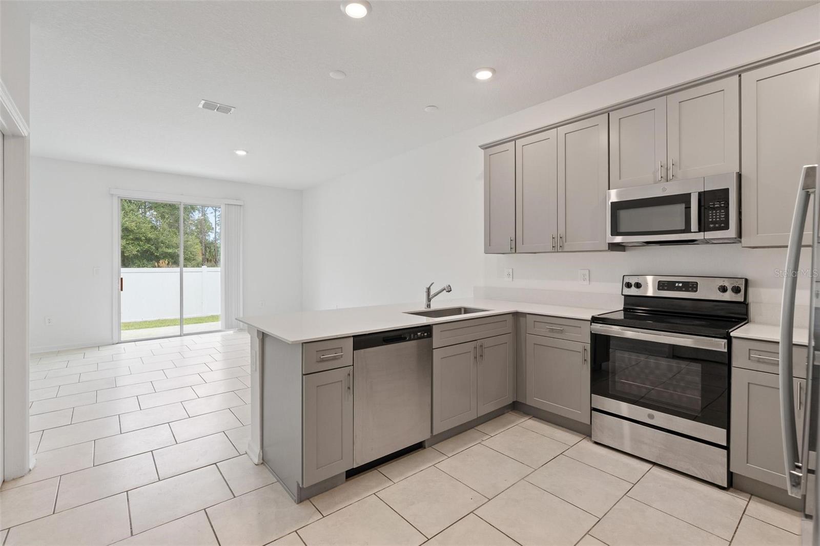 7693 STONE Crk Trl KISSIMMEE, FL 34747