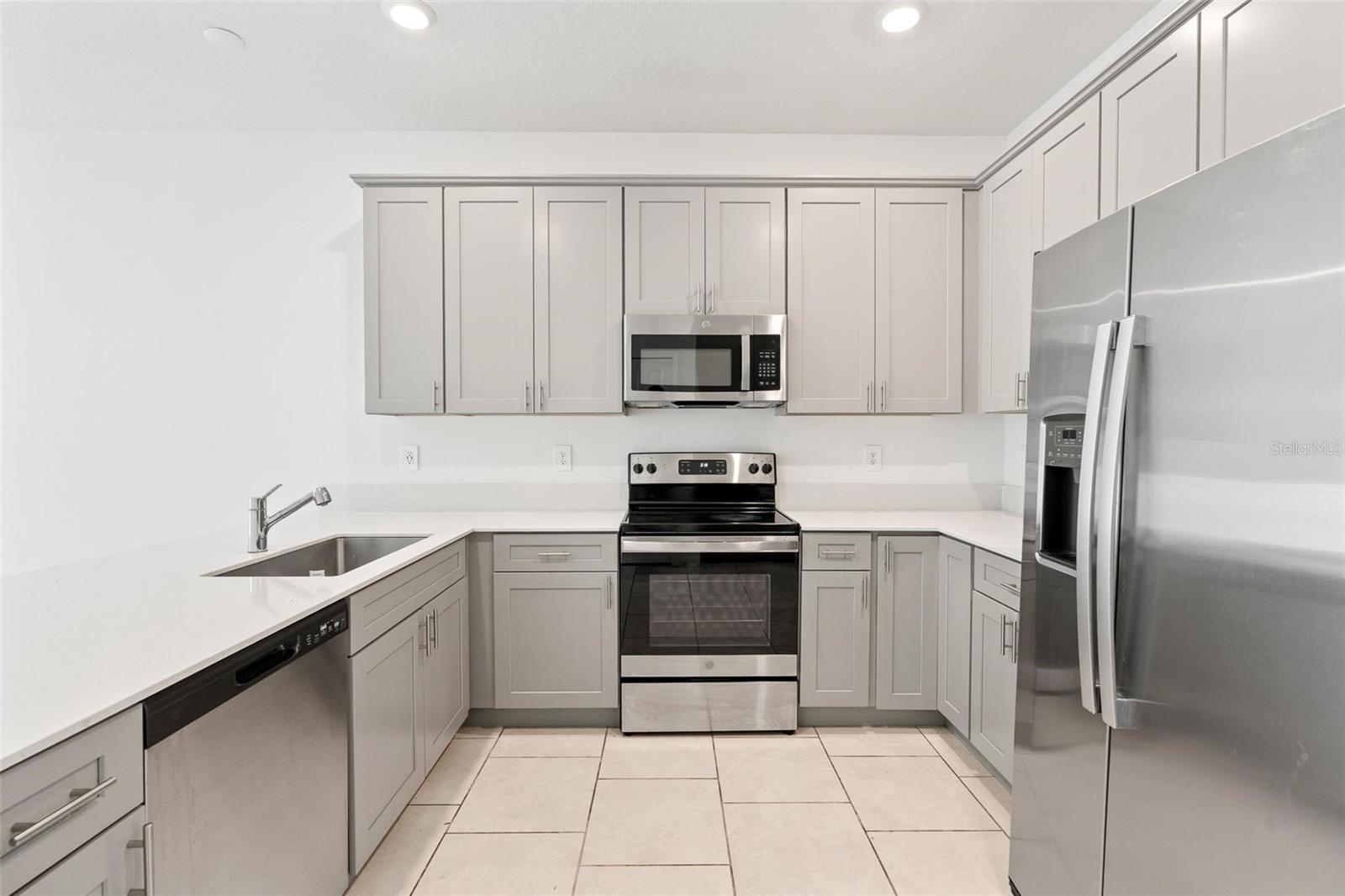 7693 STONE Crk Trl KISSIMMEE, FL 34747