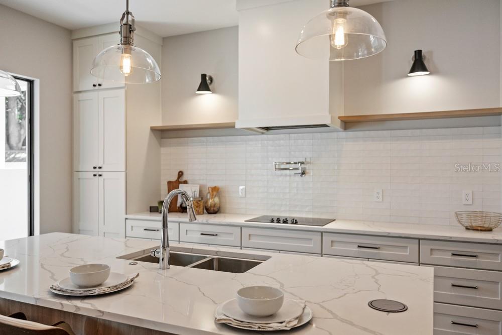 1217 CLOVERLAWN Ave ORLANDO, FL 32806