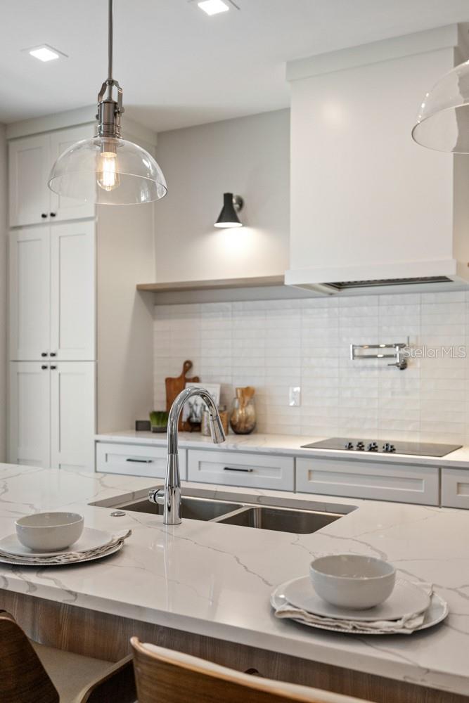 1217 CLOVERLAWN Ave ORLANDO, FL 32806