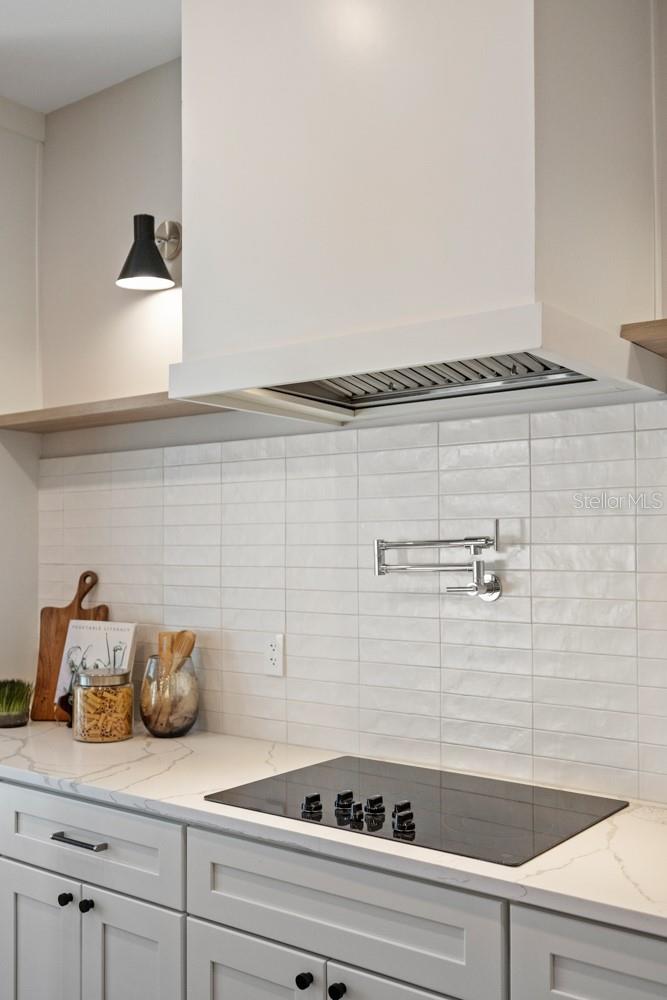 1217 CLOVERLAWN Ave ORLANDO, FL 32806