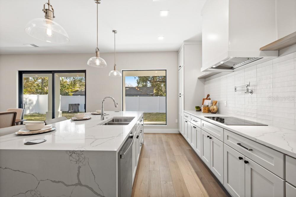 1217 CLOVERLAWN Ave ORLANDO, FL 32806