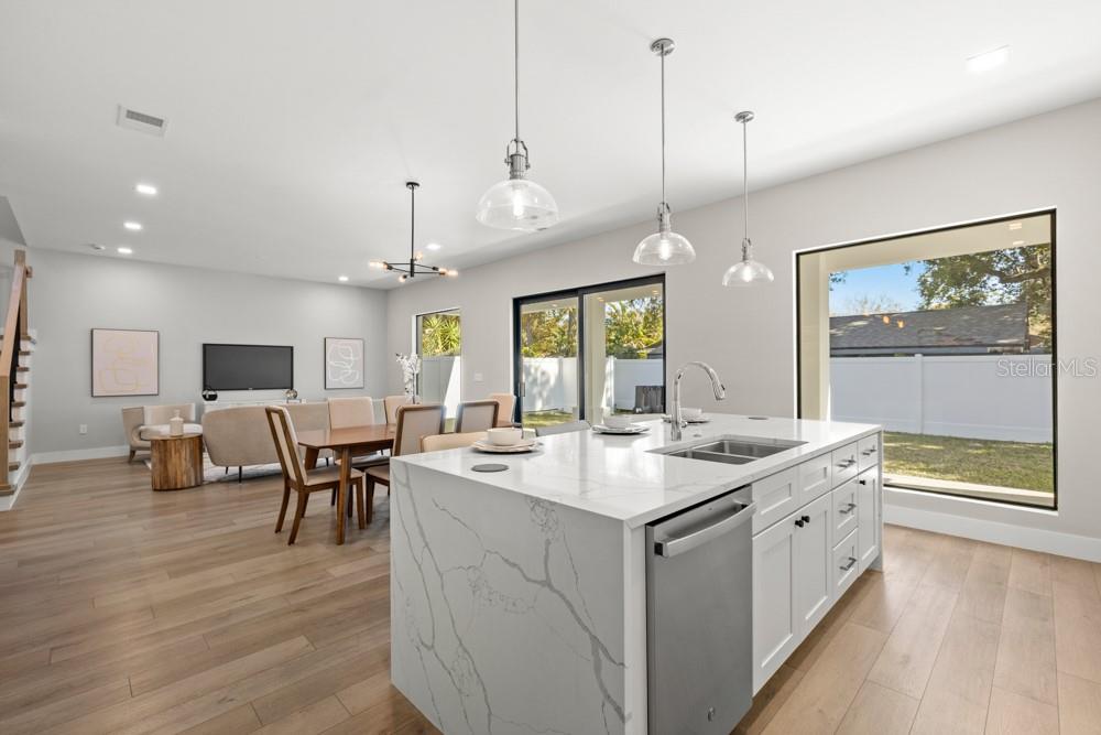 1217 CLOVERLAWN Ave ORLANDO, FL 32806