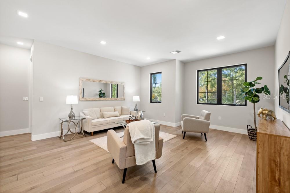 1217 CLOVERLAWN Ave ORLANDO, FL 32806