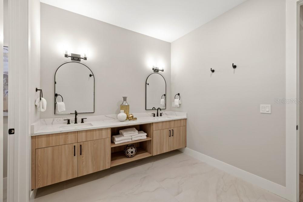 1217 CLOVERLAWN Ave ORLANDO, FL 32806