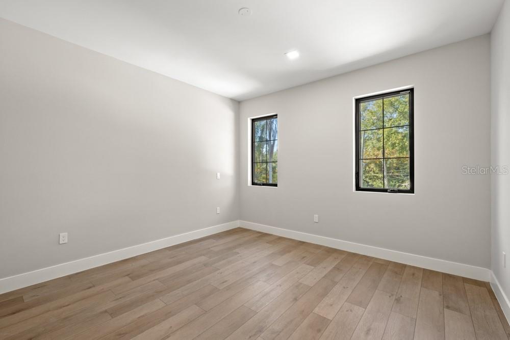 1217 CLOVERLAWN Ave ORLANDO, FL 32806