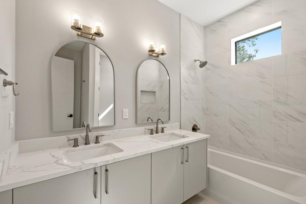 1217 CLOVERLAWN Ave ORLANDO, FL 32806