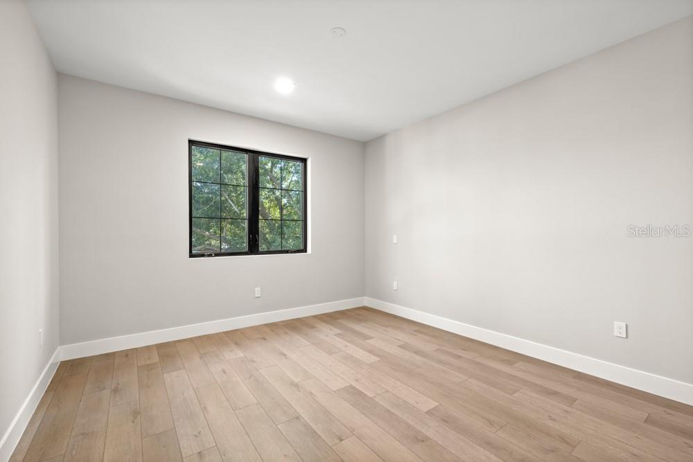 1217 CLOVERLAWN Ave ORLANDO, FL 32806