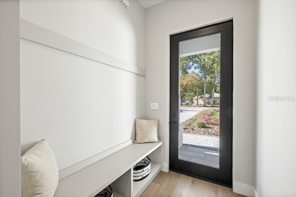 1217 CLOVERLAWN Ave ORLANDO, FL 32806