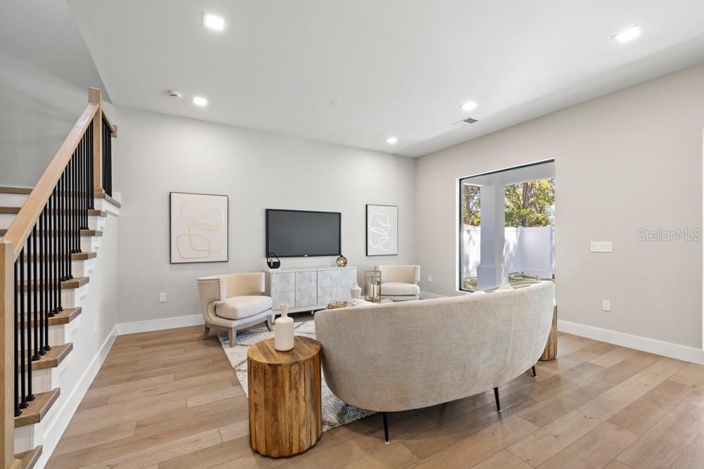 1217 CLOVERLAWN Ave ORLANDO, FL 32806