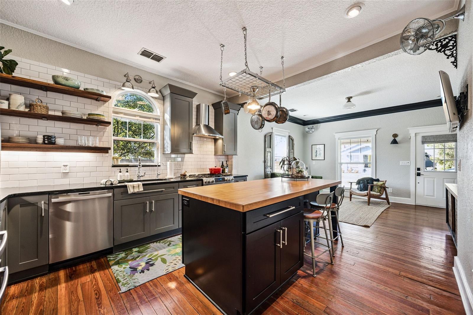 913 LA SALLE Ave ORLANDO, FL 32803