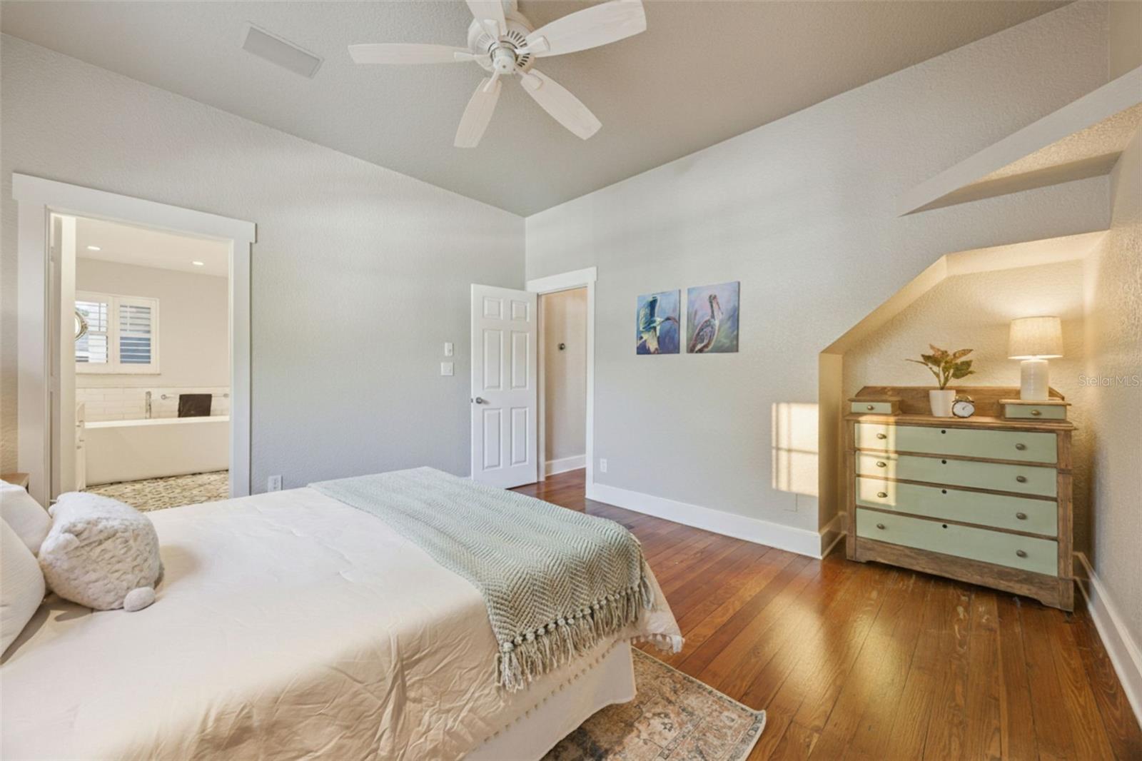 913 LA SALLE Ave ORLANDO, FL 32803