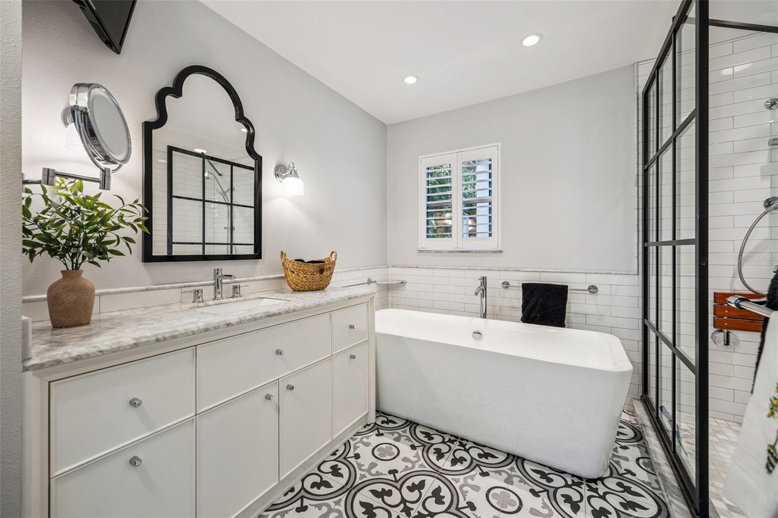 913 LA SALLE Ave ORLANDO, FL 32803