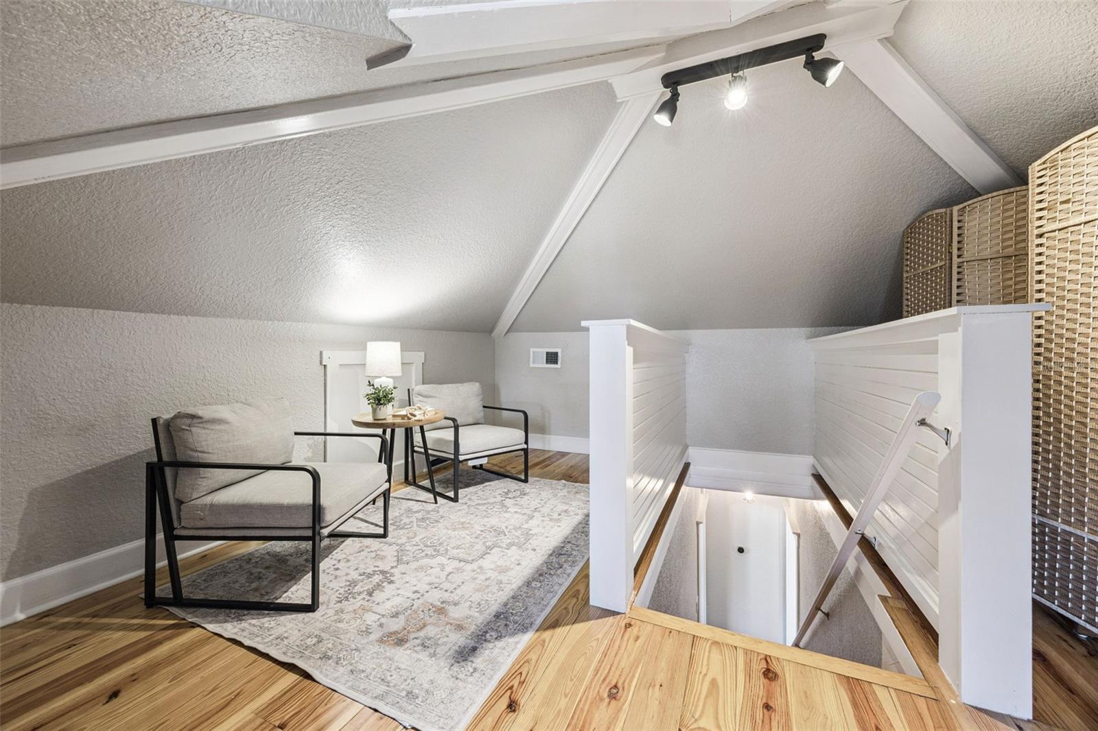 913 LA SALLE Ave ORLANDO, FL 32803