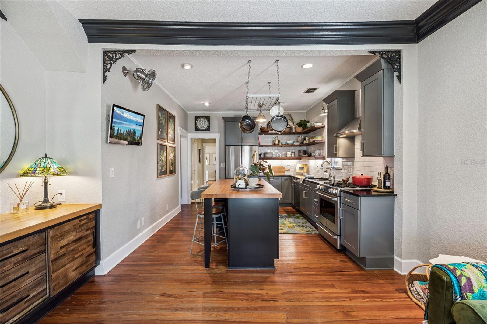 913 LA SALLE Ave ORLANDO, FL 32803