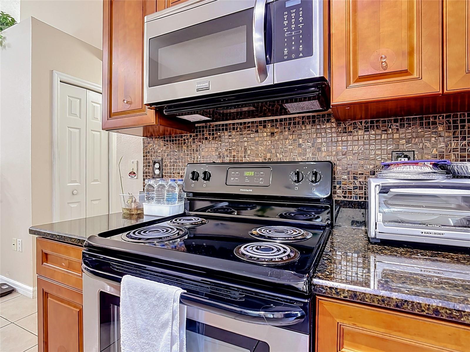 1036 DUDLEY Dr KISSIMMEE, FL 34758