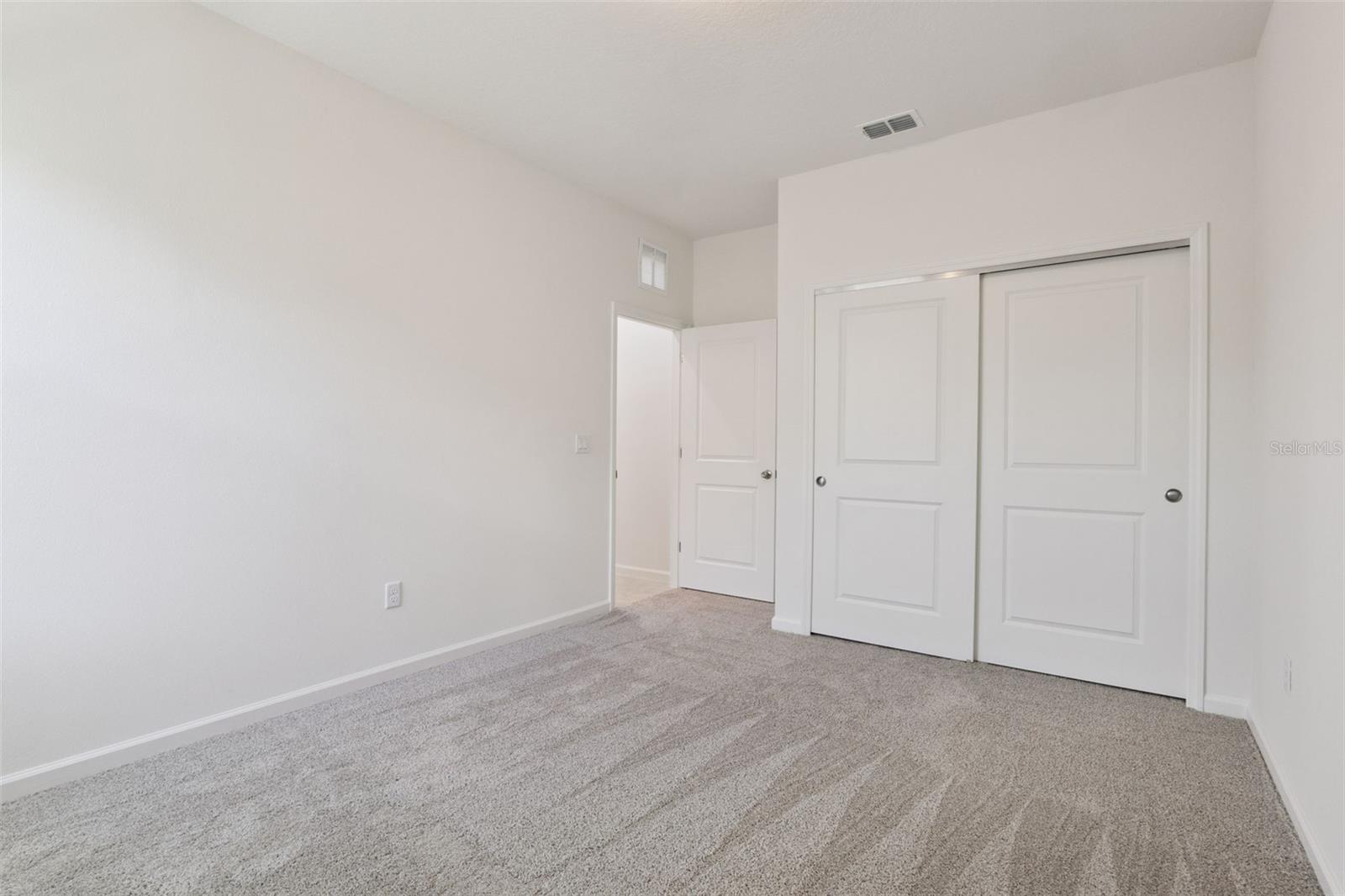 3704 WATERCLIFF Cir GRAND ISLAND, FL 32735