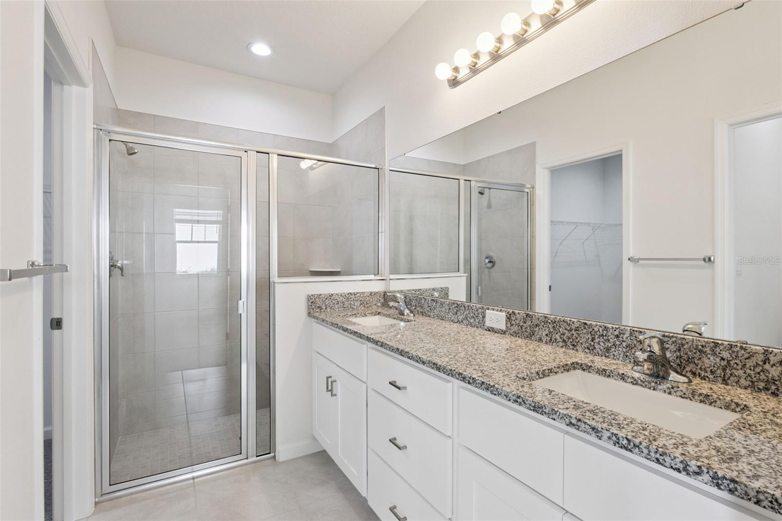 3704 WATERCLIFF Cir GRAND ISLAND, FL 32735