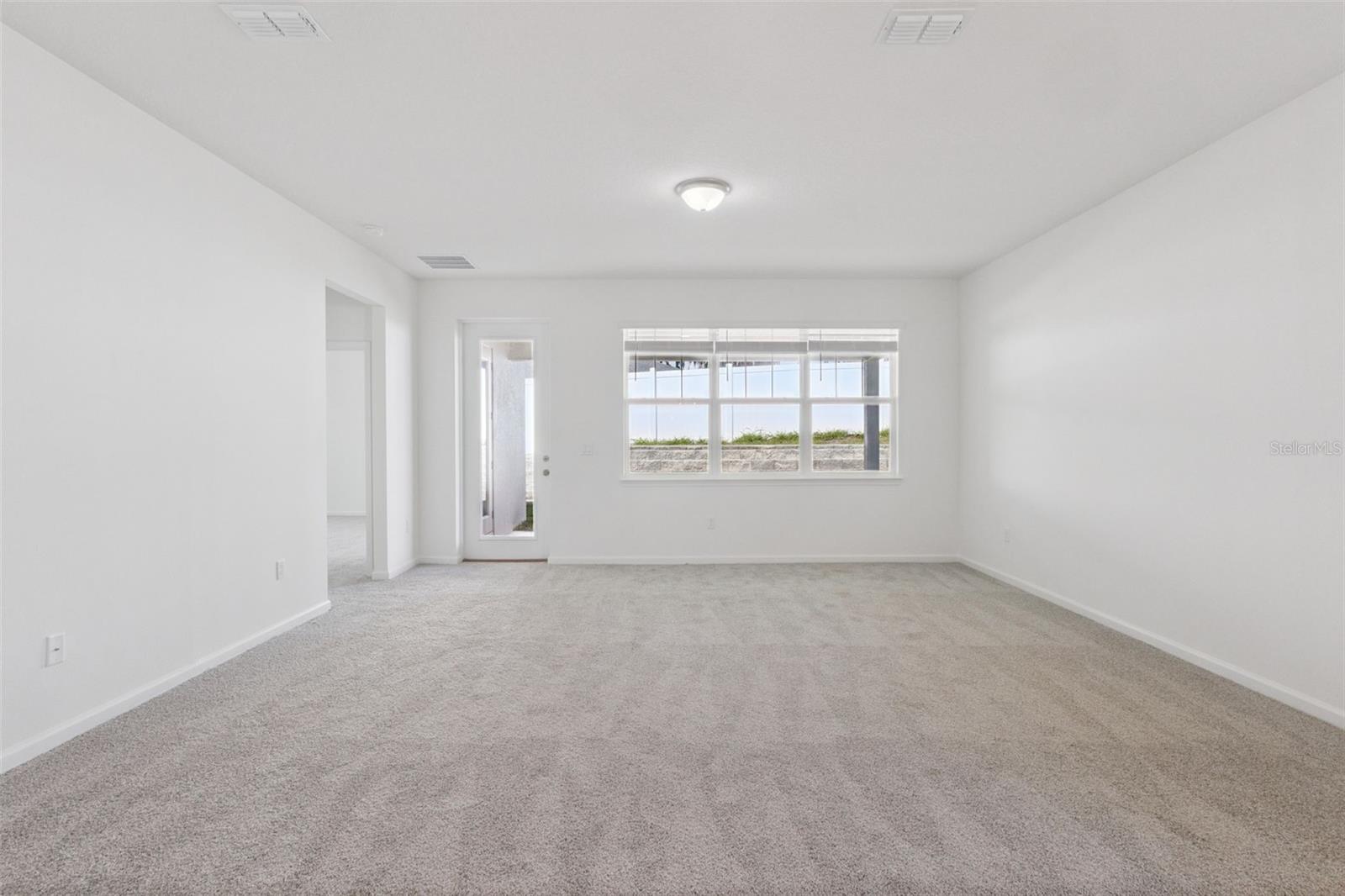 3704 WATERCLIFF Cir GRAND ISLAND, FL 32735