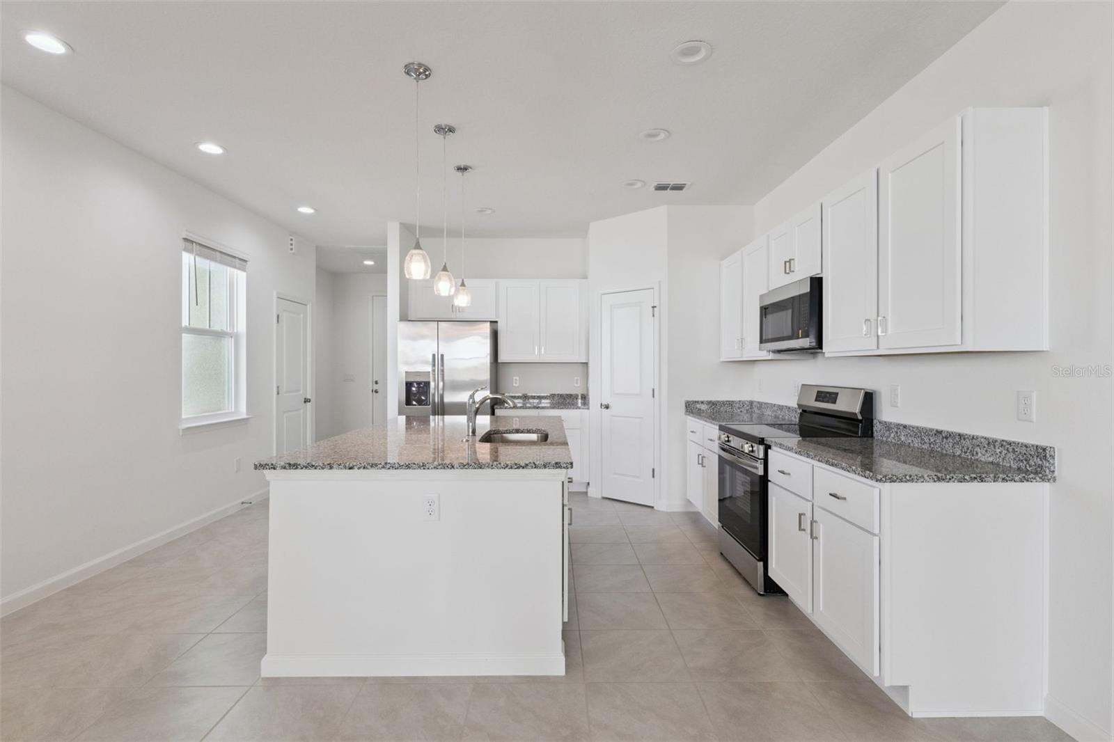 3704 WATERCLIFF Cir GRAND ISLAND, FL 32735