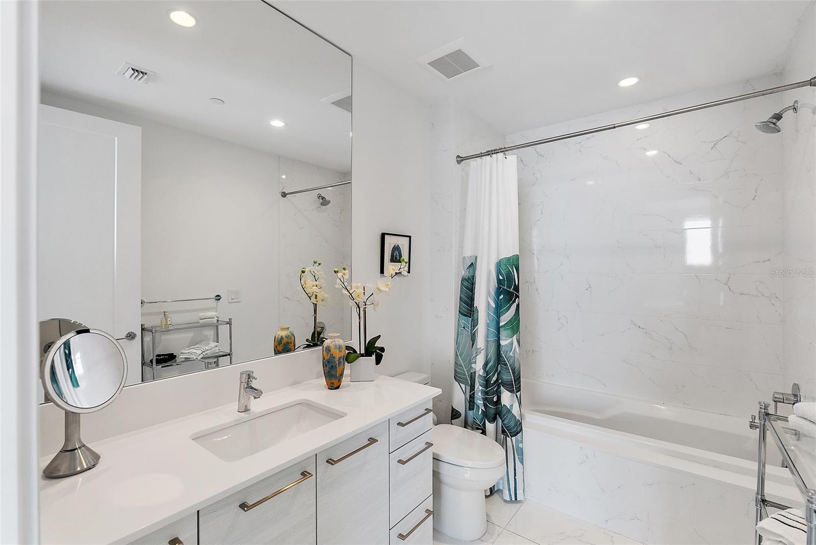 100 1ST Ave #2703 ST PETERSBURG, FL 33701