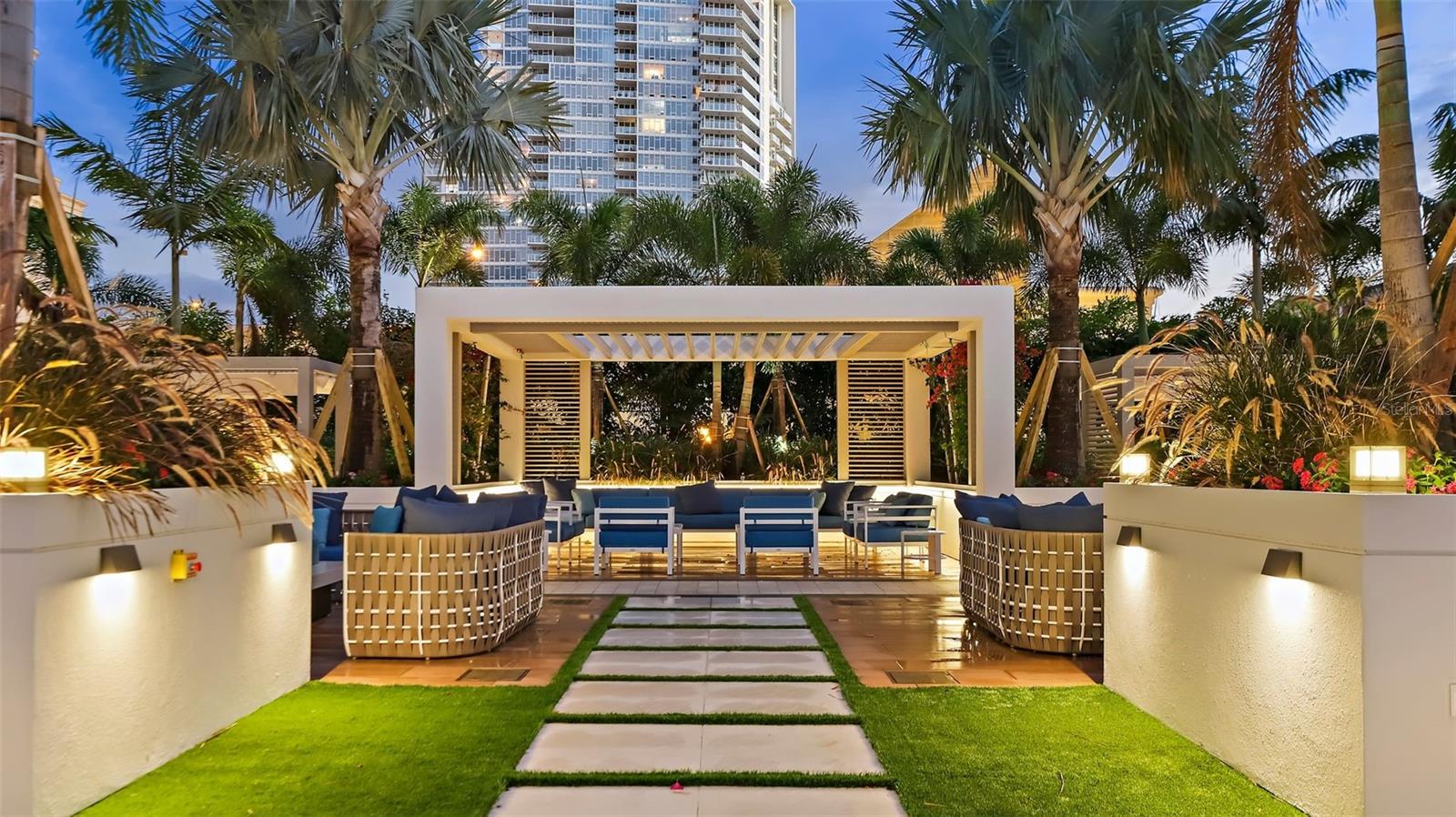 100 1ST Ave #2703 ST PETERSBURG, FL 33701